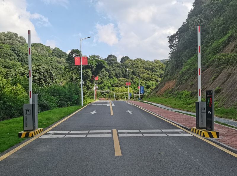 廣州油麻山森林公園停車場車輛識別收費(fèi)系統(tǒng)調(diào)試完畢